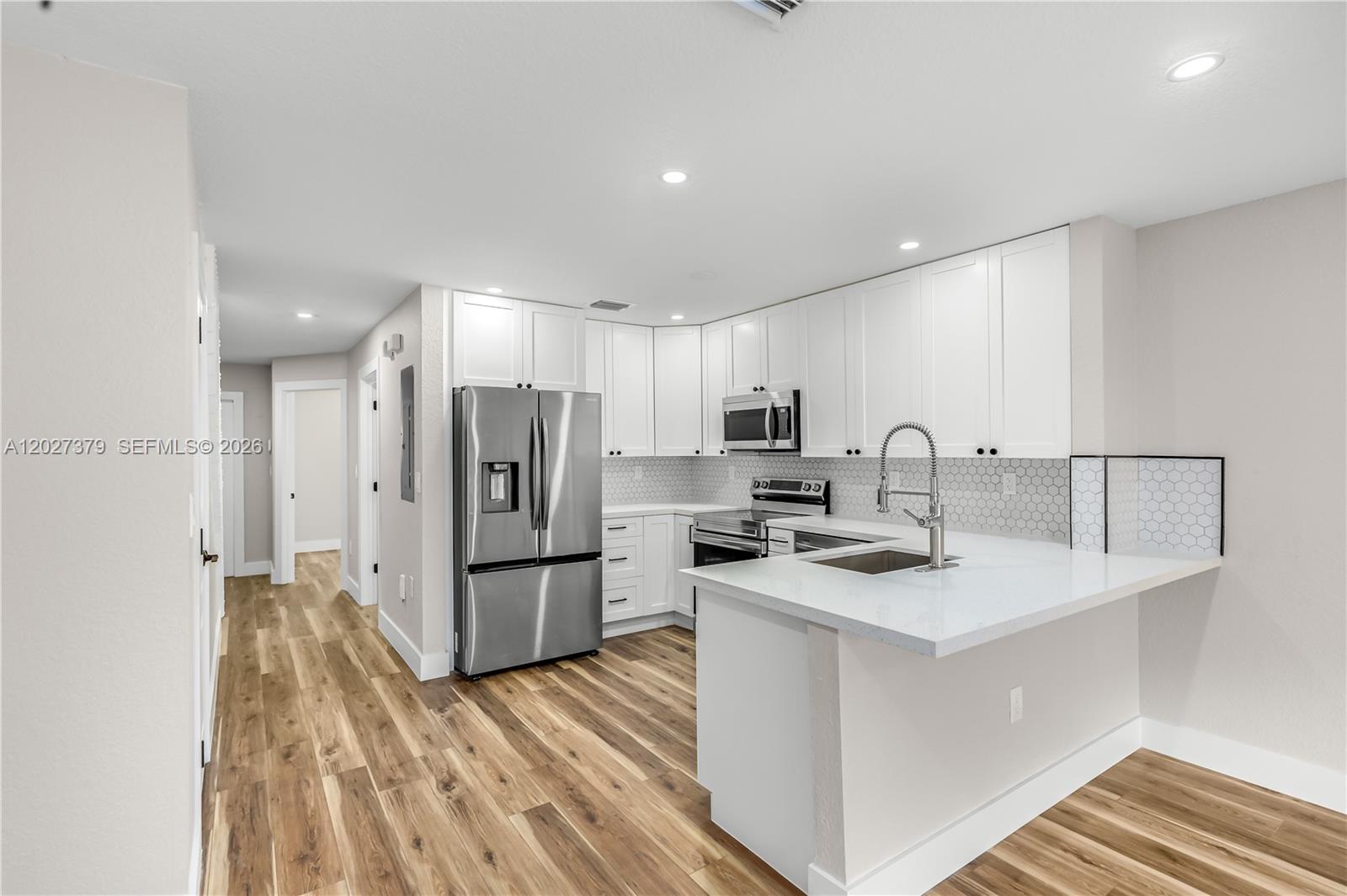 MELROSE POINT CONDO - Residential Lease