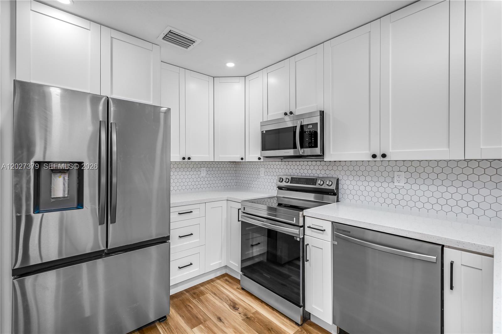 MELROSE POINT CONDO - Residential Lease