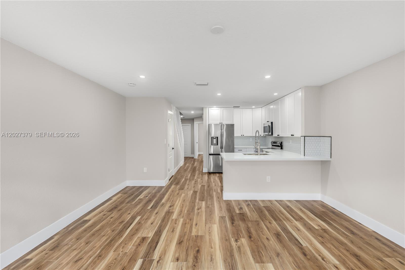 MELROSE POINT CONDO - Residential Lease