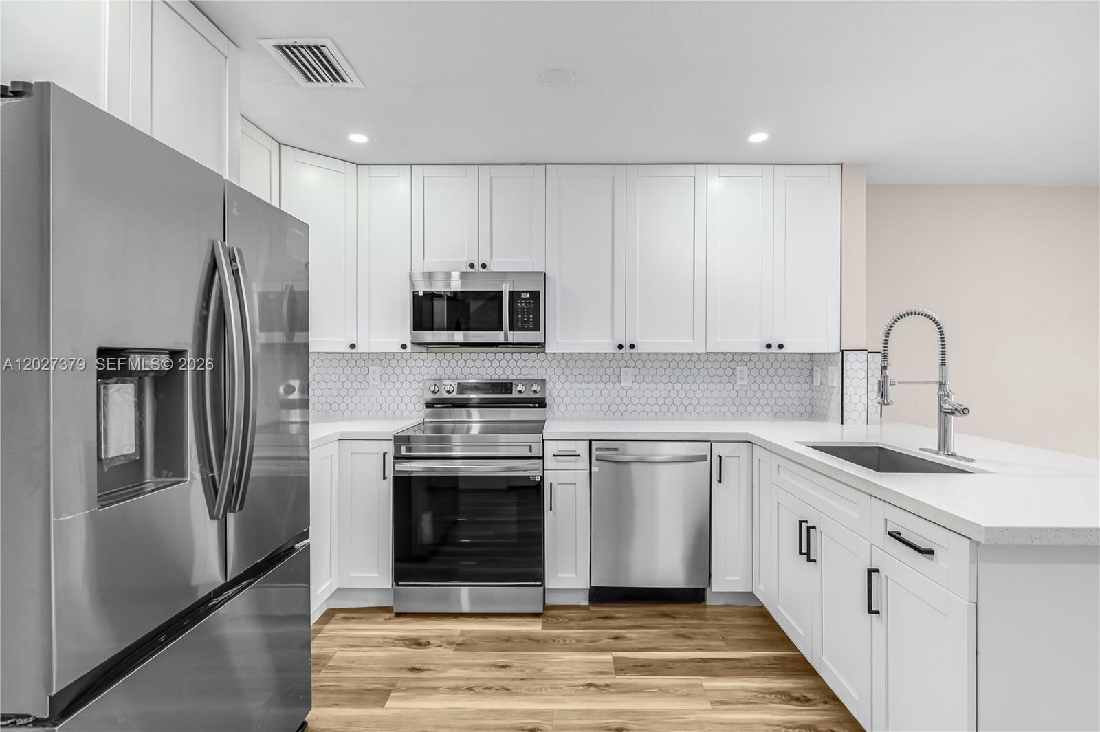 MELROSE POINT CONDO - Residential Lease