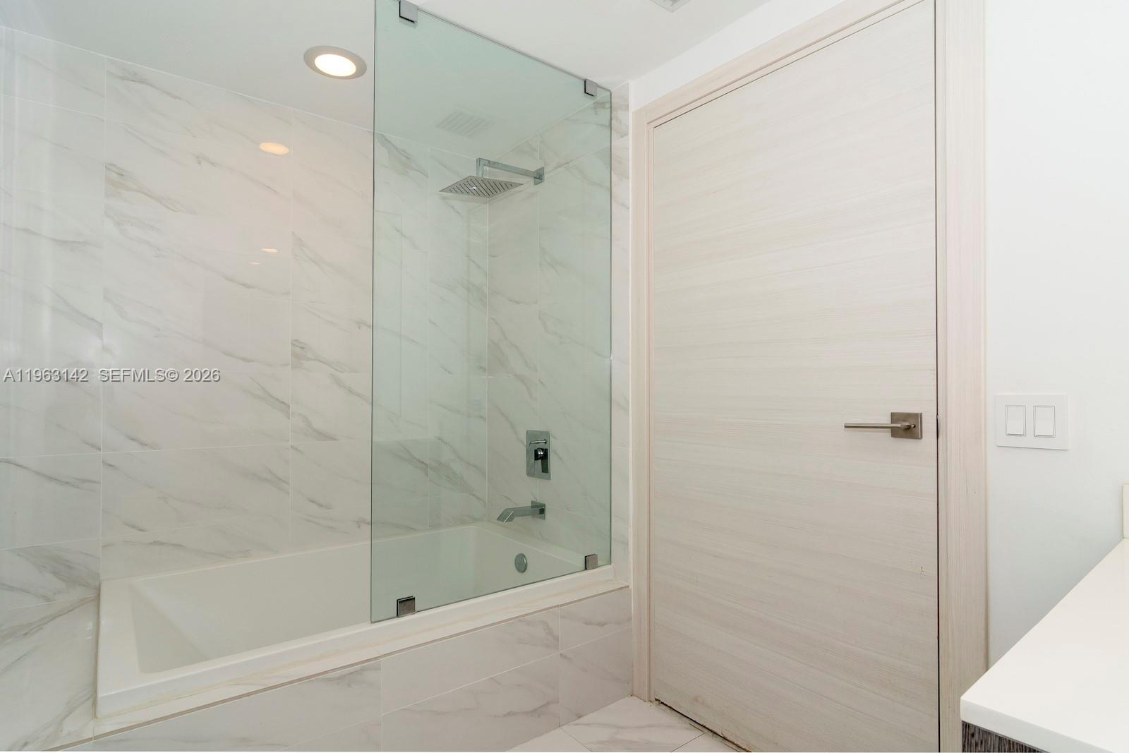 SLS LUX BRICKELL - Residential