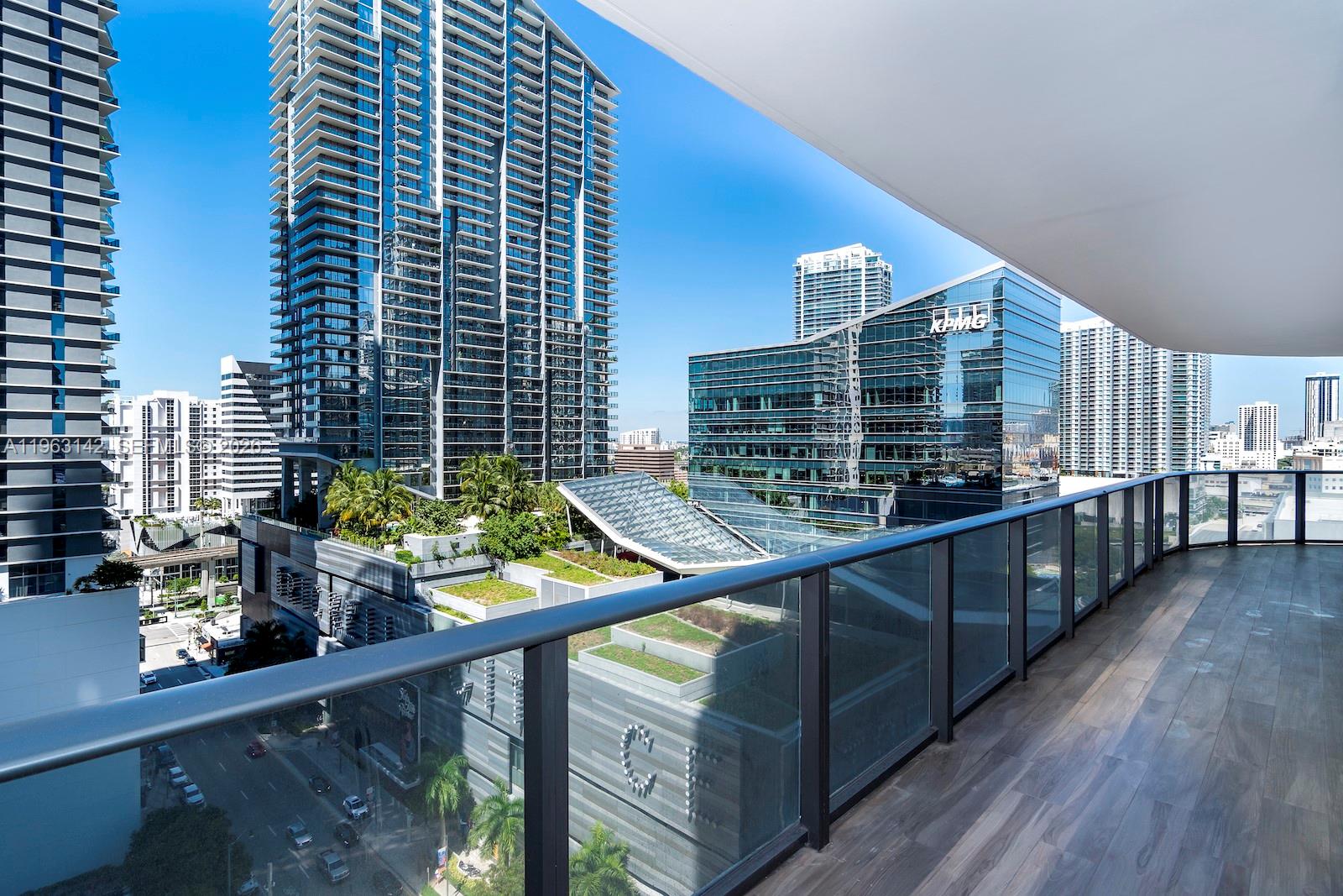 SLS LUX BRICKELL - Residential