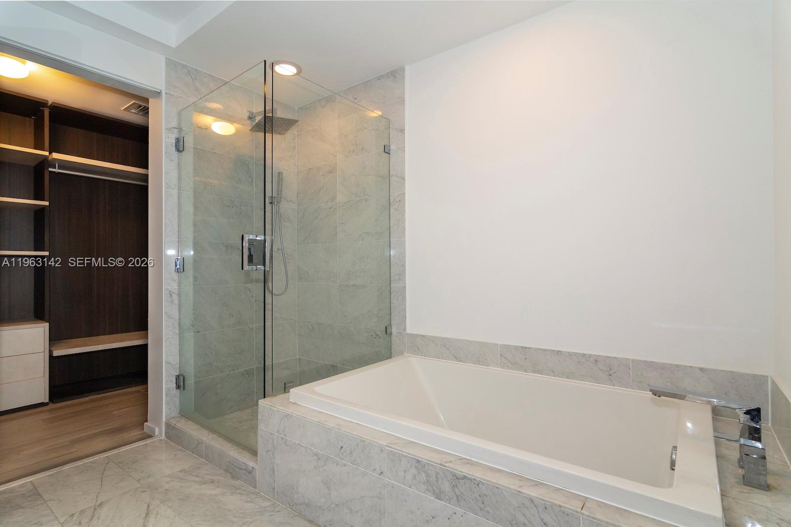 SLS LUX BRICKELL - Residential