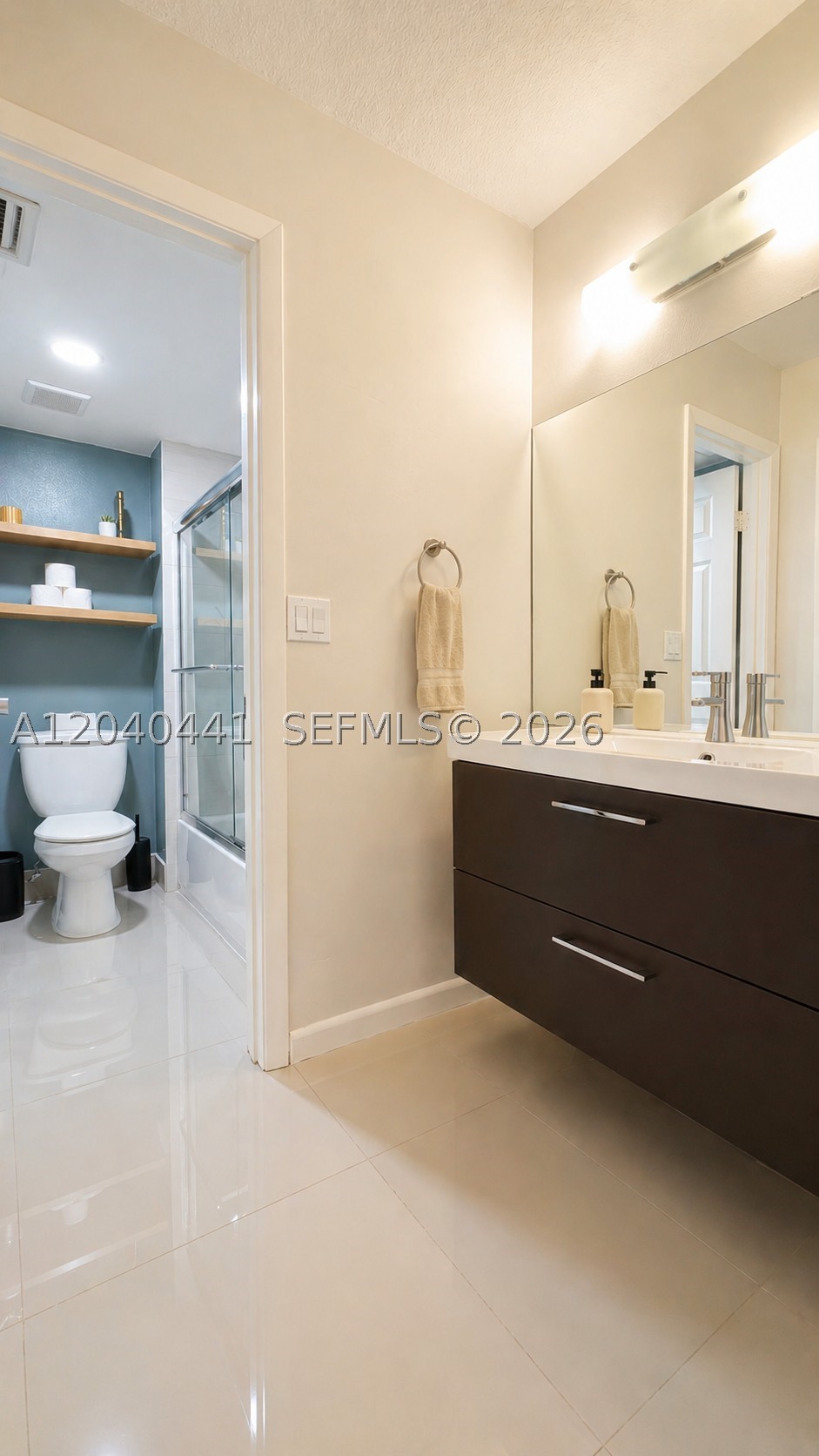 RACQUET CLUB APARTMENTS A - Residential