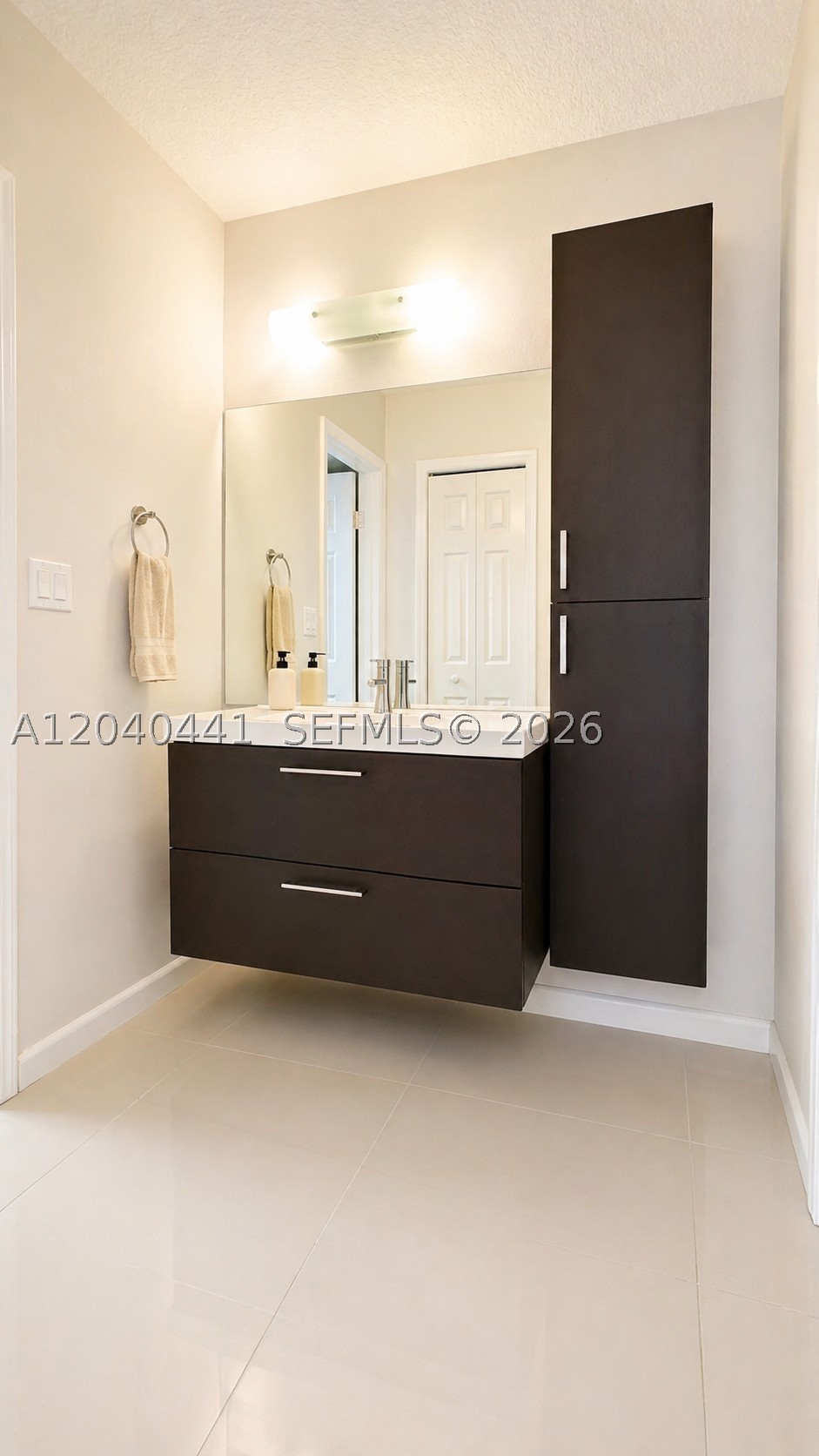 RACQUET CLUB APARTMENTS A - Residential