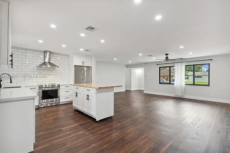 PEMBROKE LAKES SEC 4 - Residential