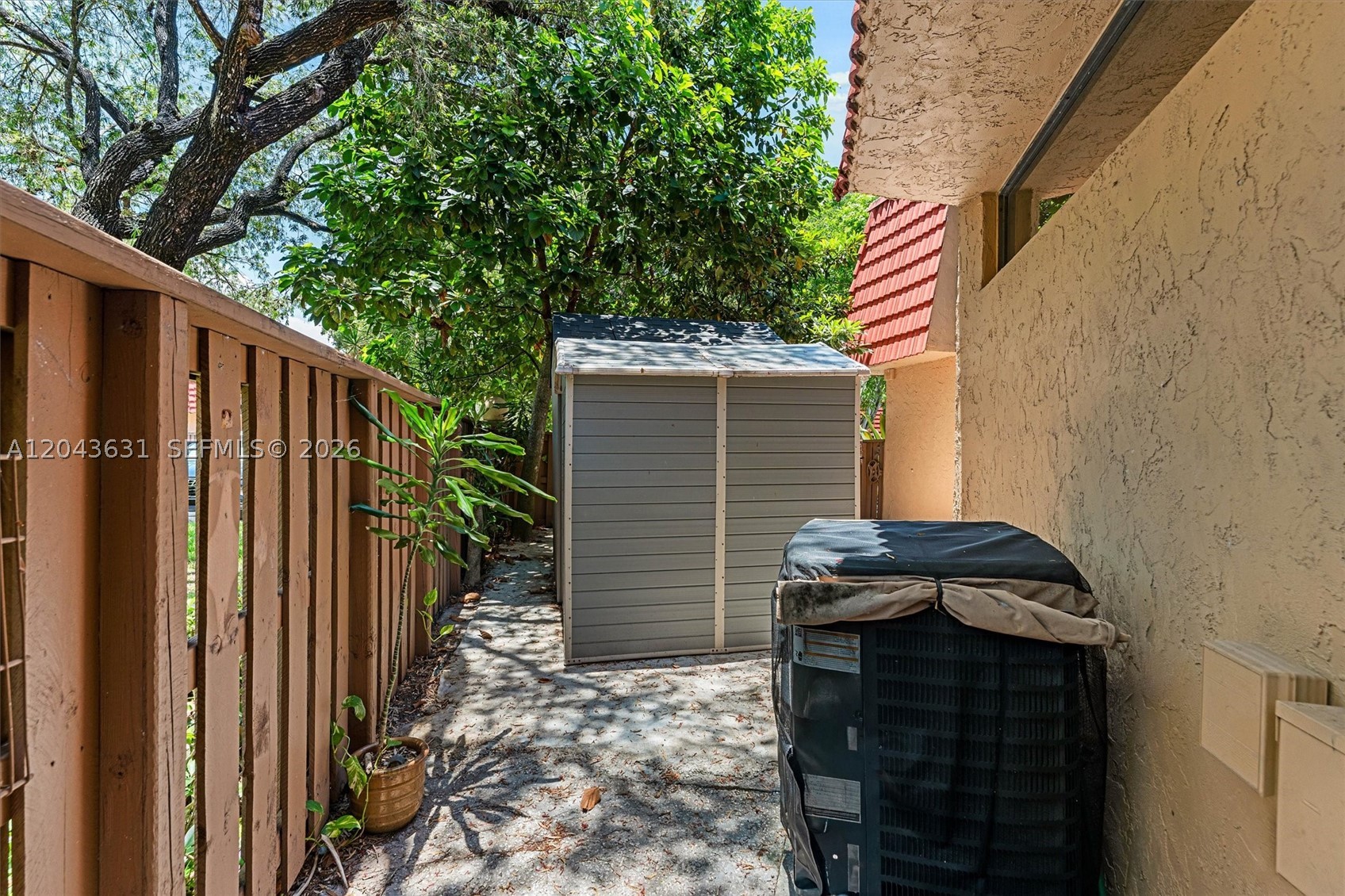 Bermuda Isle - BOCA RIO - Residential
