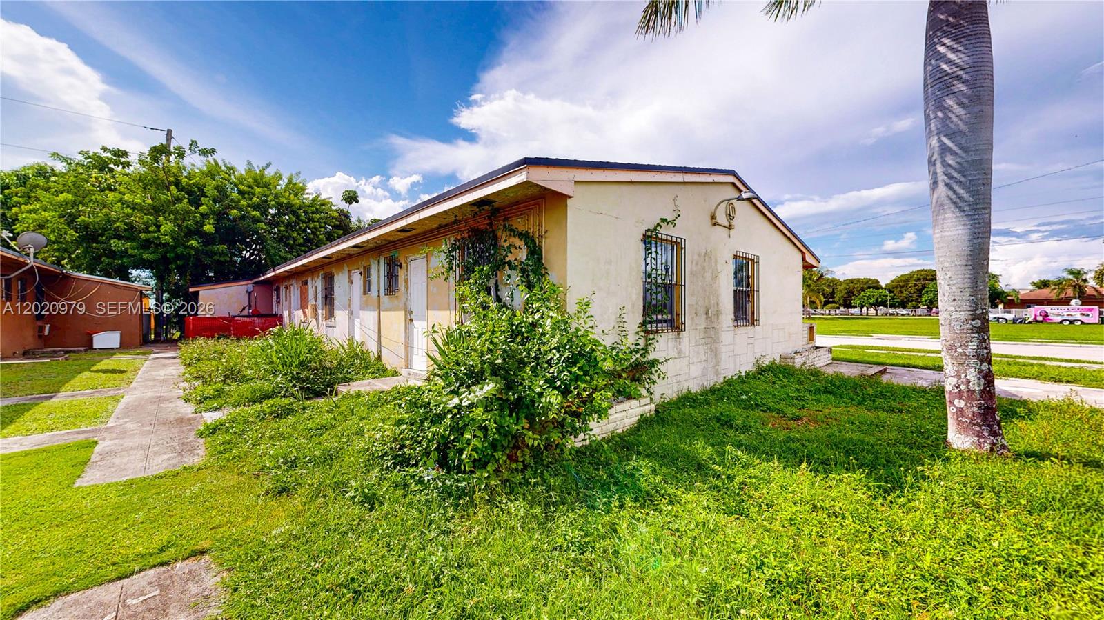 CORAL BAY MANOR - Residential Income