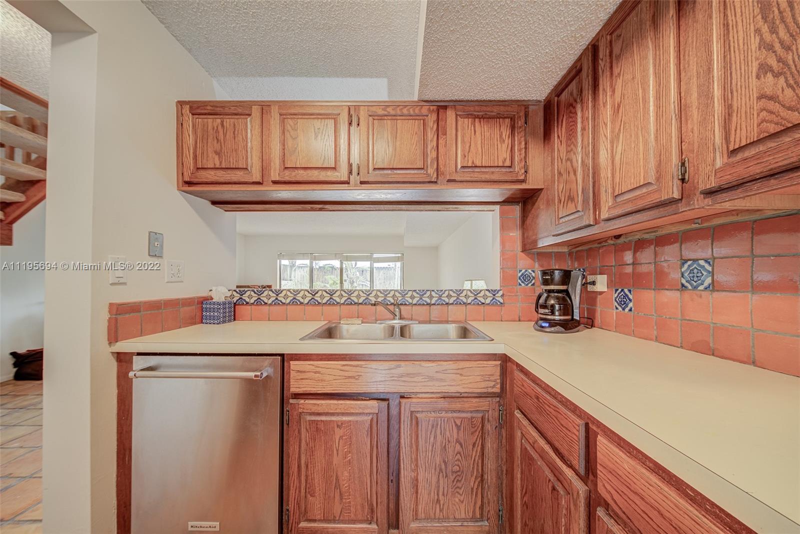 KENDALL GLENN CONDO - Residential Lease