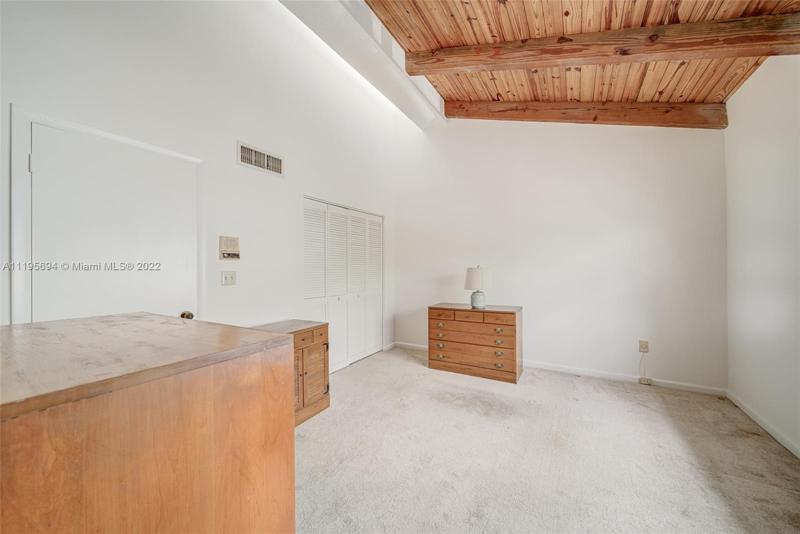 KENDALL GLENN CONDO - Residential Lease