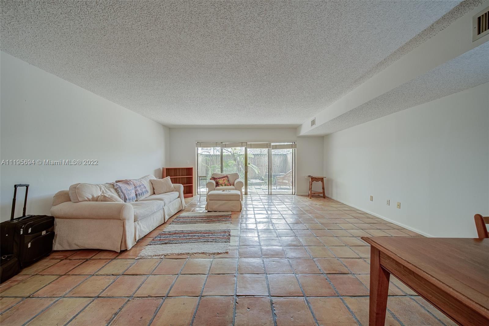KENDALL GLENN CONDO - Residential Lease