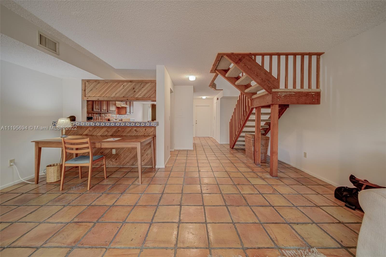 KENDALL GLENN CONDO - Residential Lease