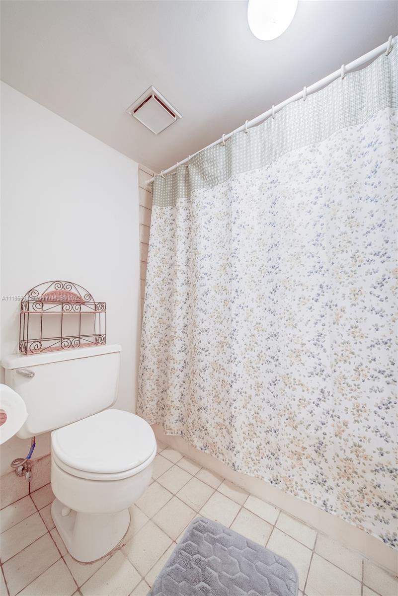 KENDALL GLENN CONDO - Residential Lease