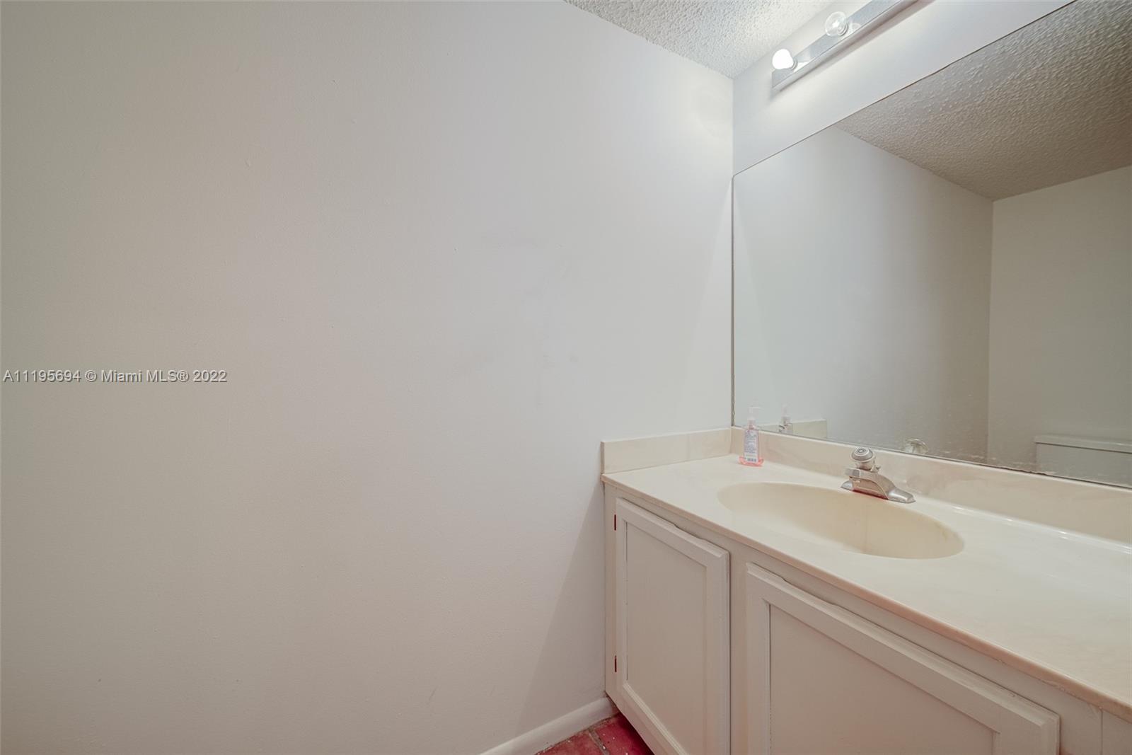 KENDALL GLENN CONDO - Residential Lease