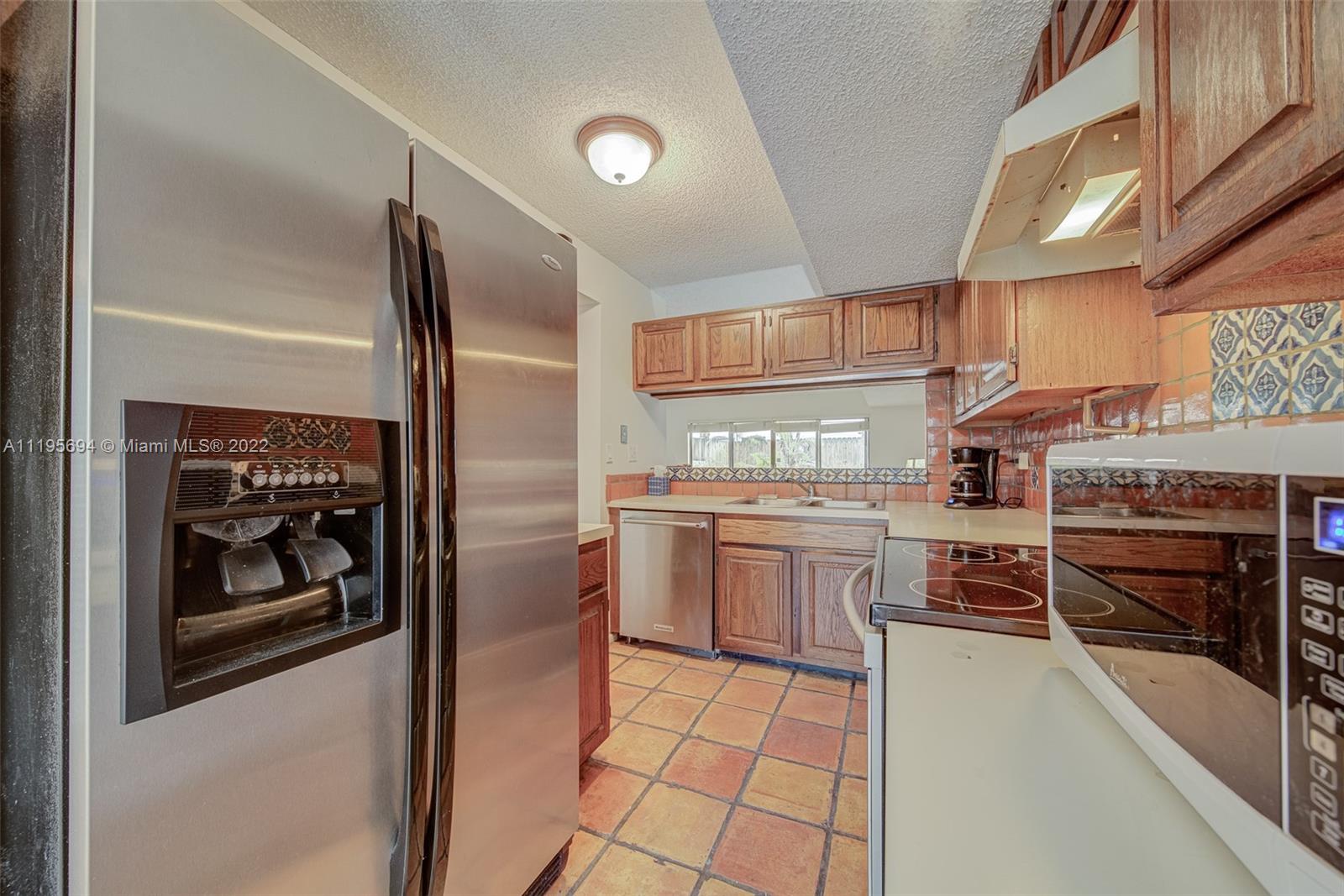 KENDALL GLENN CONDO - Residential Lease