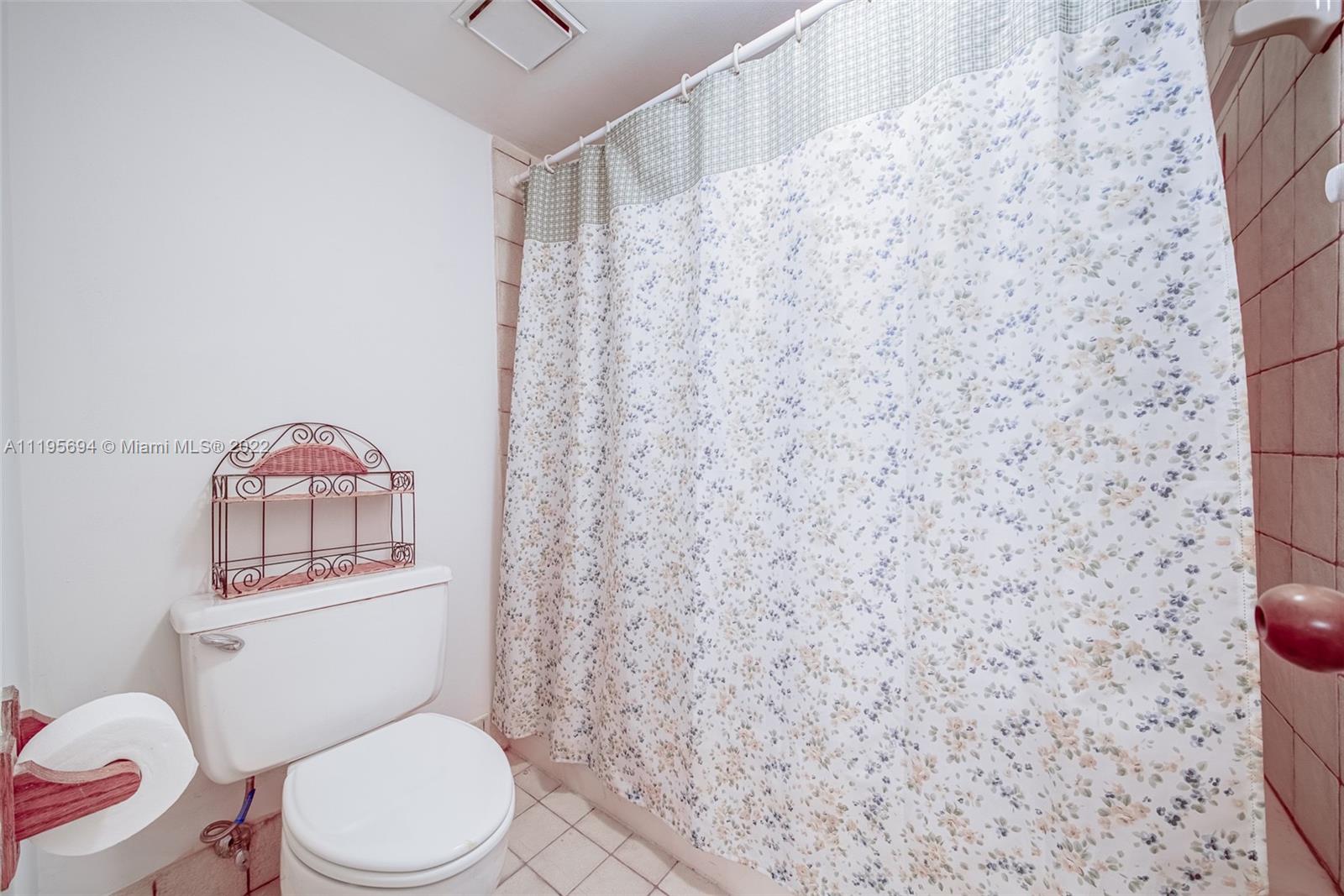 KENDALL GLENN CONDO - Residential Lease