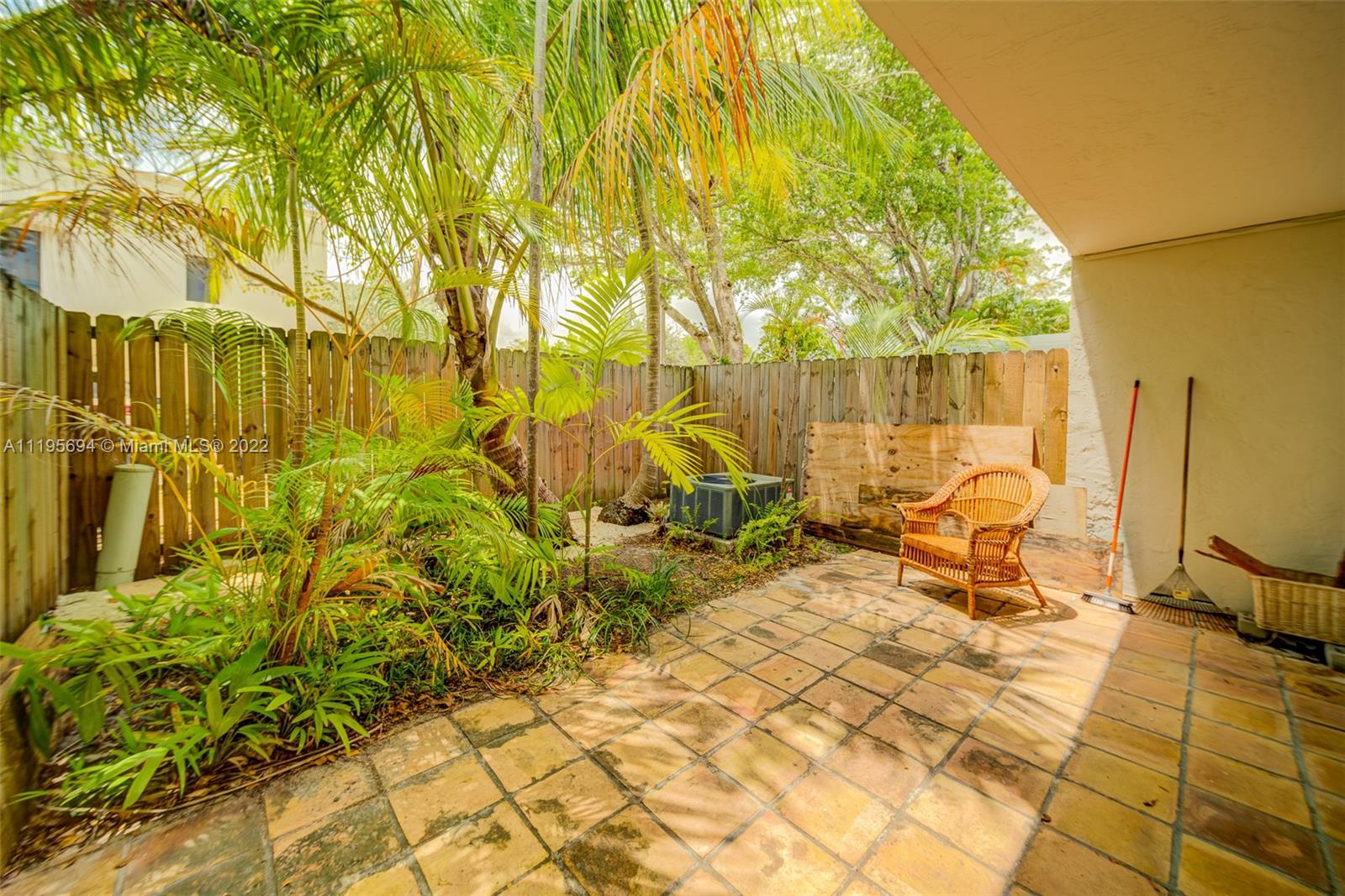 KENDALL GLENN CONDO - Residential Lease