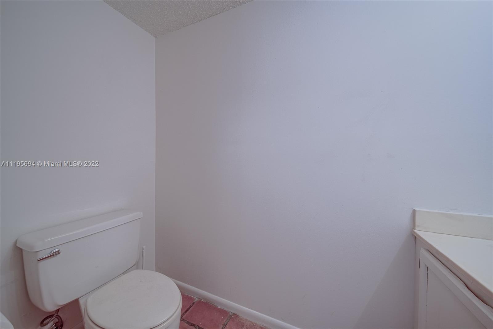 KENDALL GLENN CONDO - Residential Lease