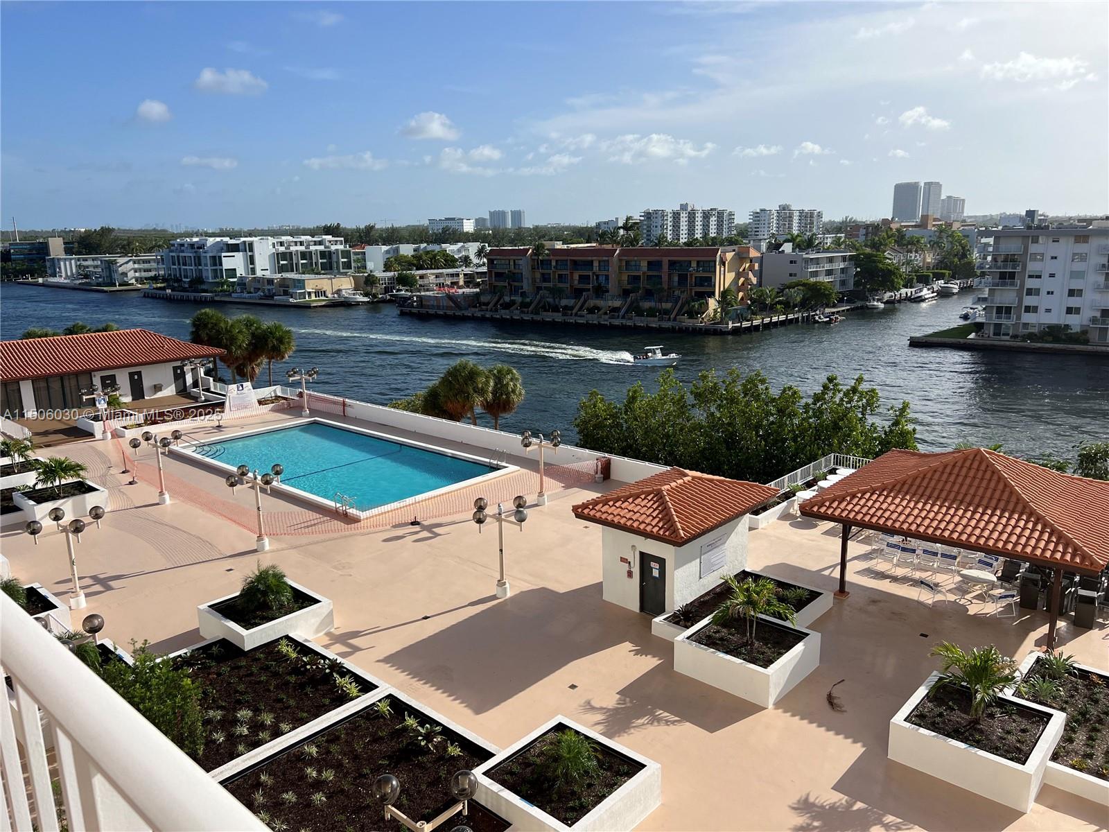 MILLION DOLLAR PANORAMIC VIEW OF THE INTRACOASTAL, BALCONY ALL AROUND. THE BEST LINE IN WINSTON TOWERS 700 IN THE HEAR OF SUNNY ISLES
BEACH. GREAT SCHOOLS AND PARKS FOR CHILDREN. APARTMENT OF WALKING DISTANCE TO THE BEACH. Equal Housing Opportunity.