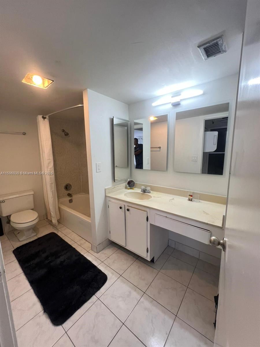 WINSTON TOWERS 700 CONDO - Residential