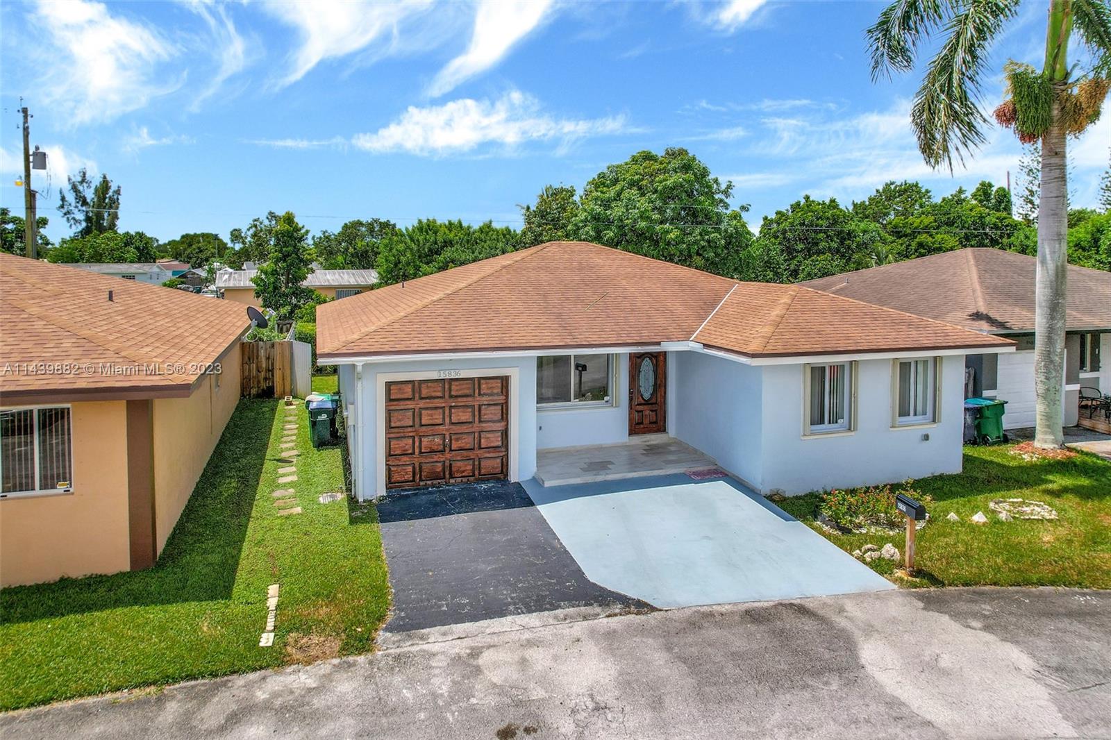 GREENWOOD VILLAS - Residential