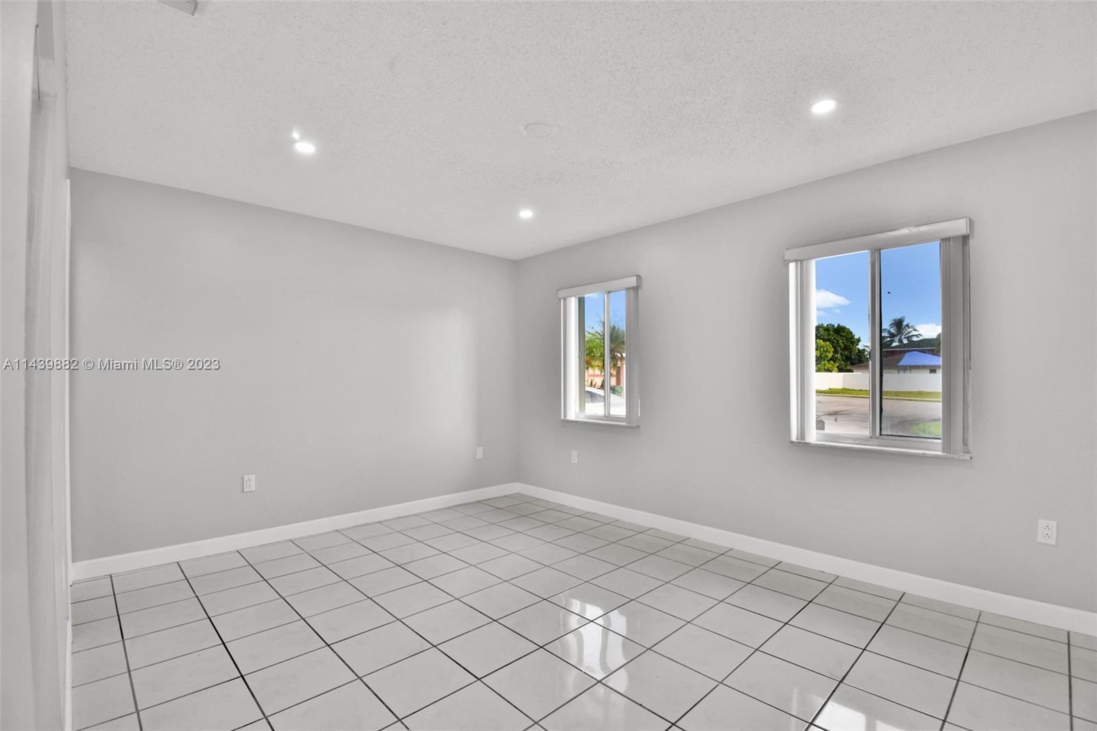 GREENWOOD VILLAS - Residential