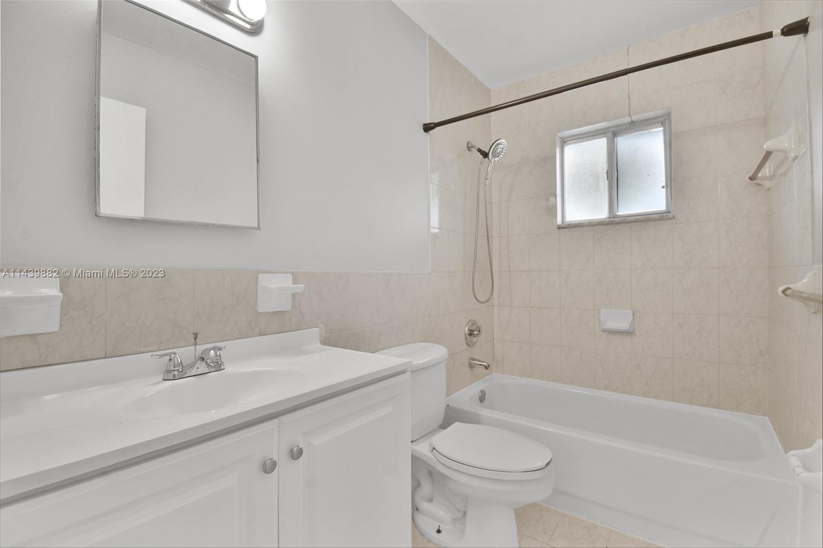GREENWOOD VILLAS - Residential