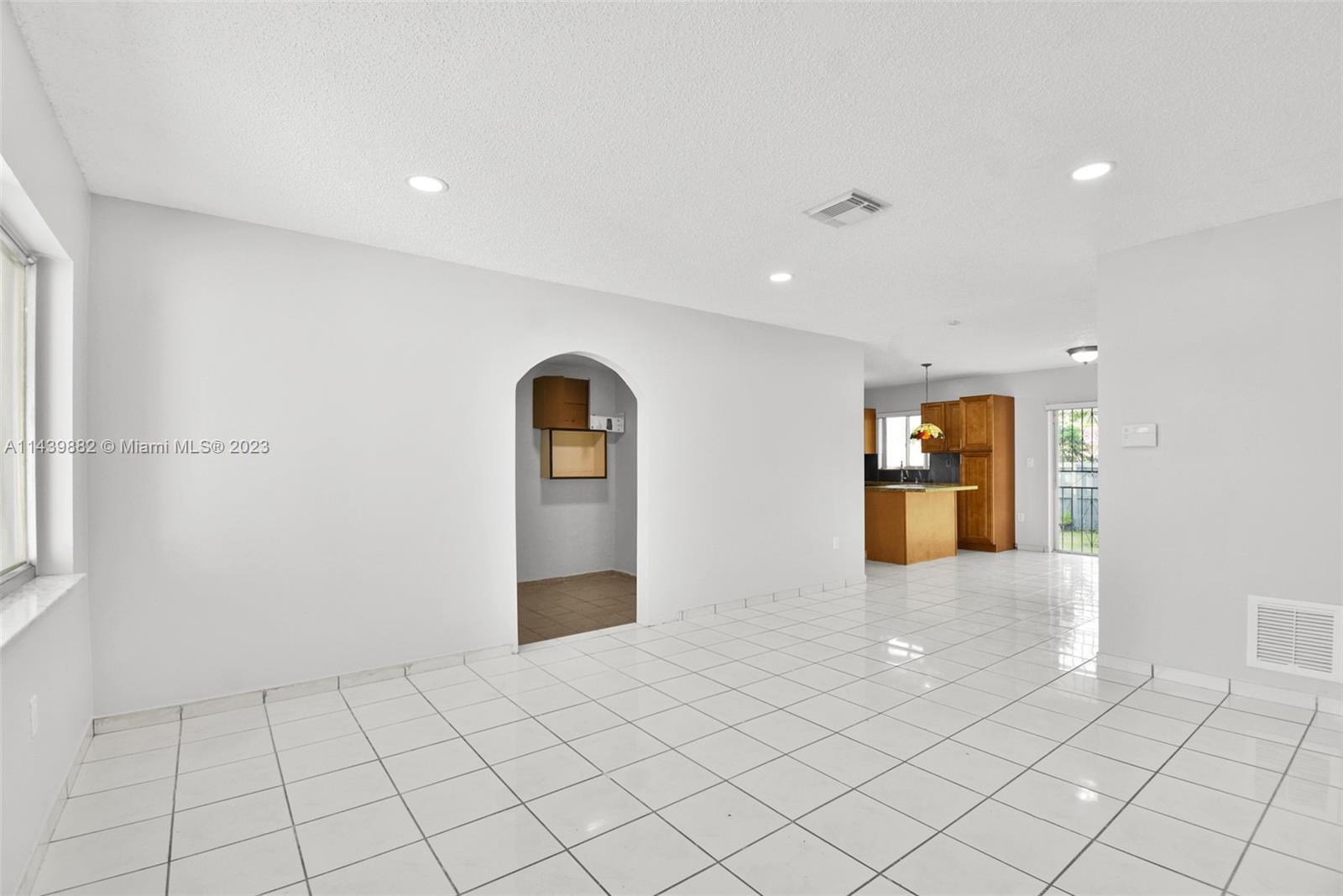 GREENWOOD VILLAS - Residential