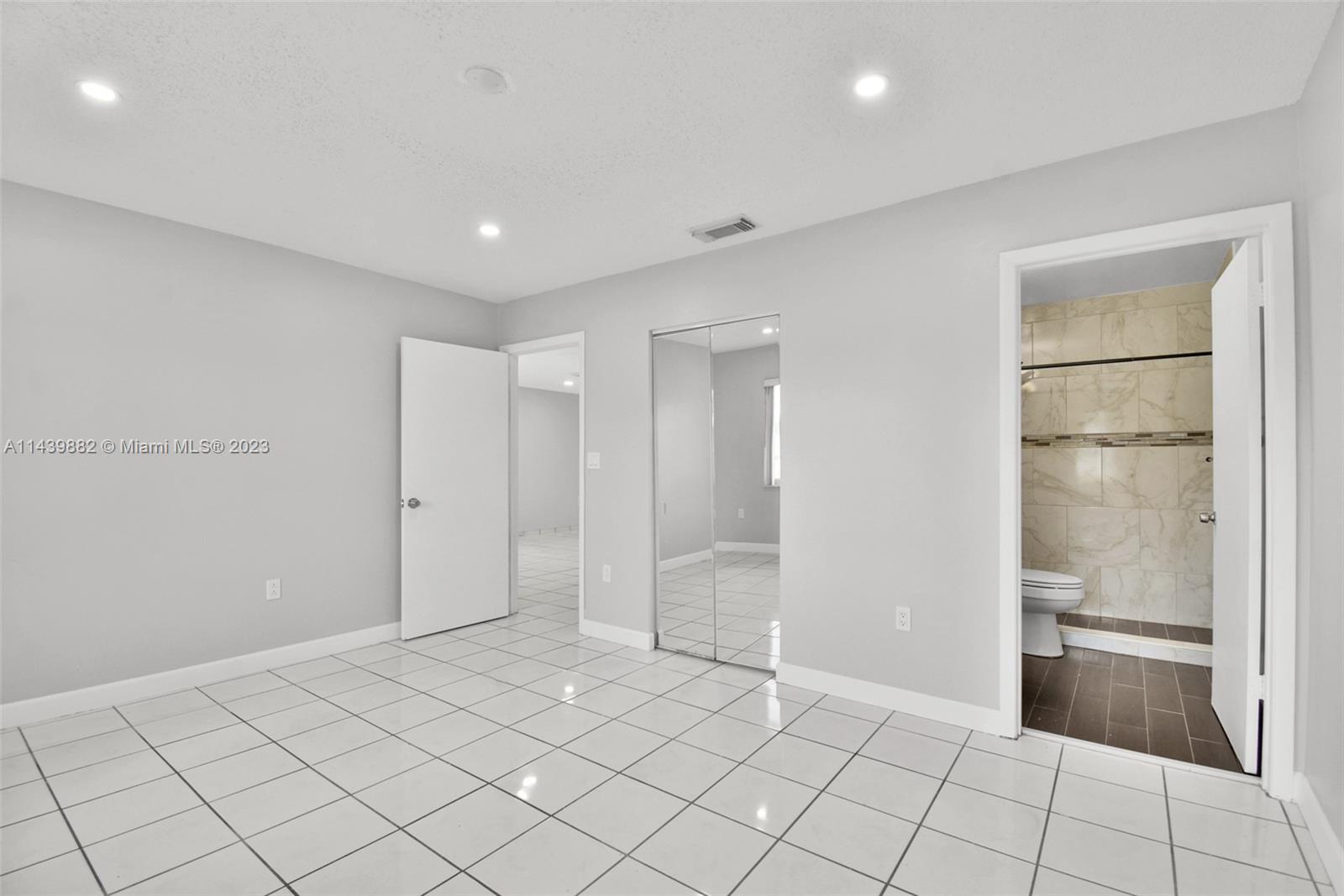 GREENWOOD VILLAS - Residential