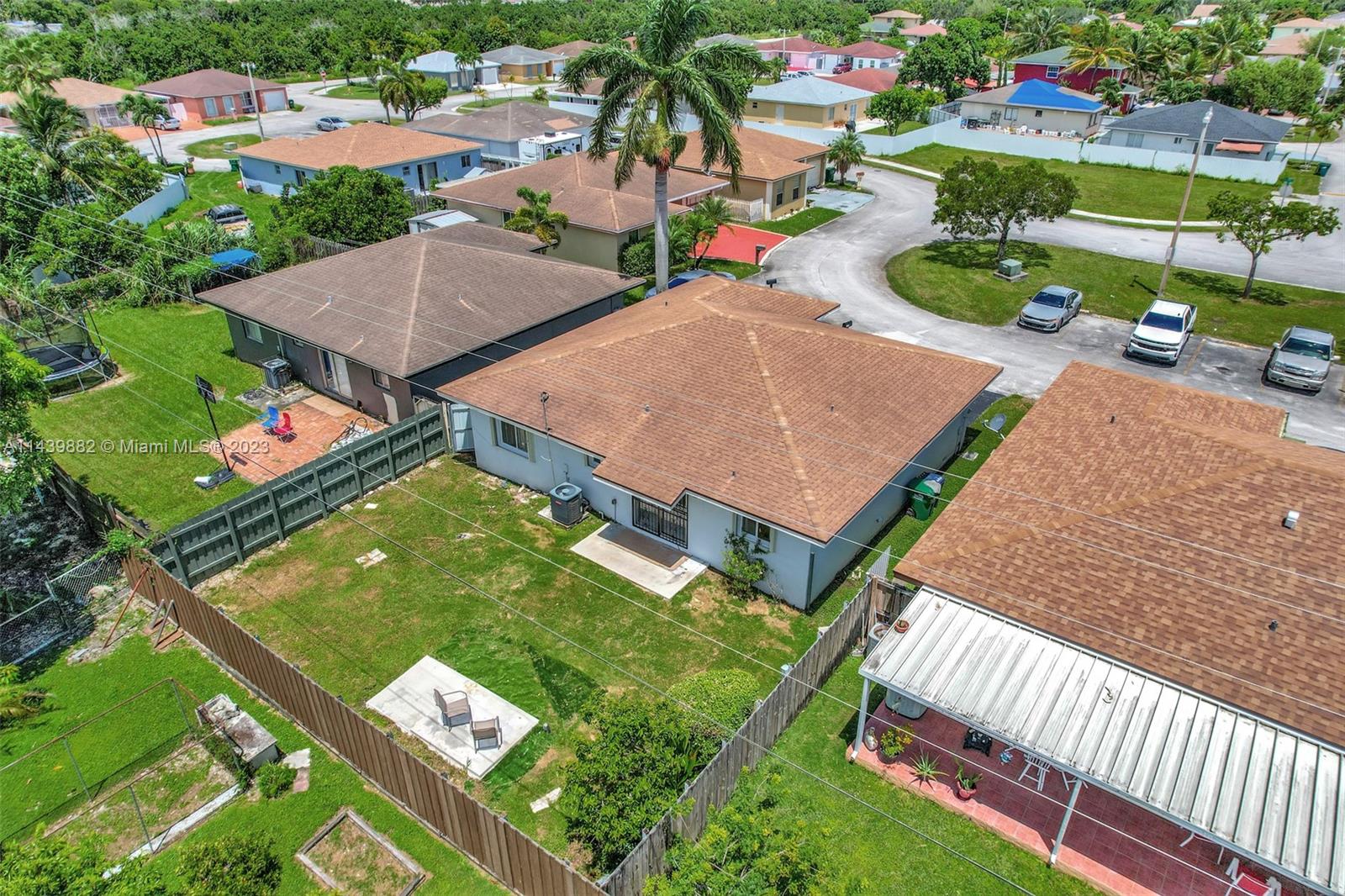 GREENWOOD VILLAS - Residential