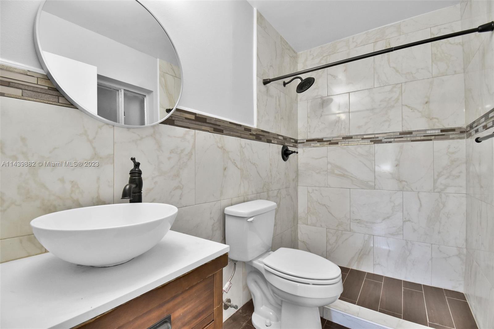 GREENWOOD VILLAS - Residential