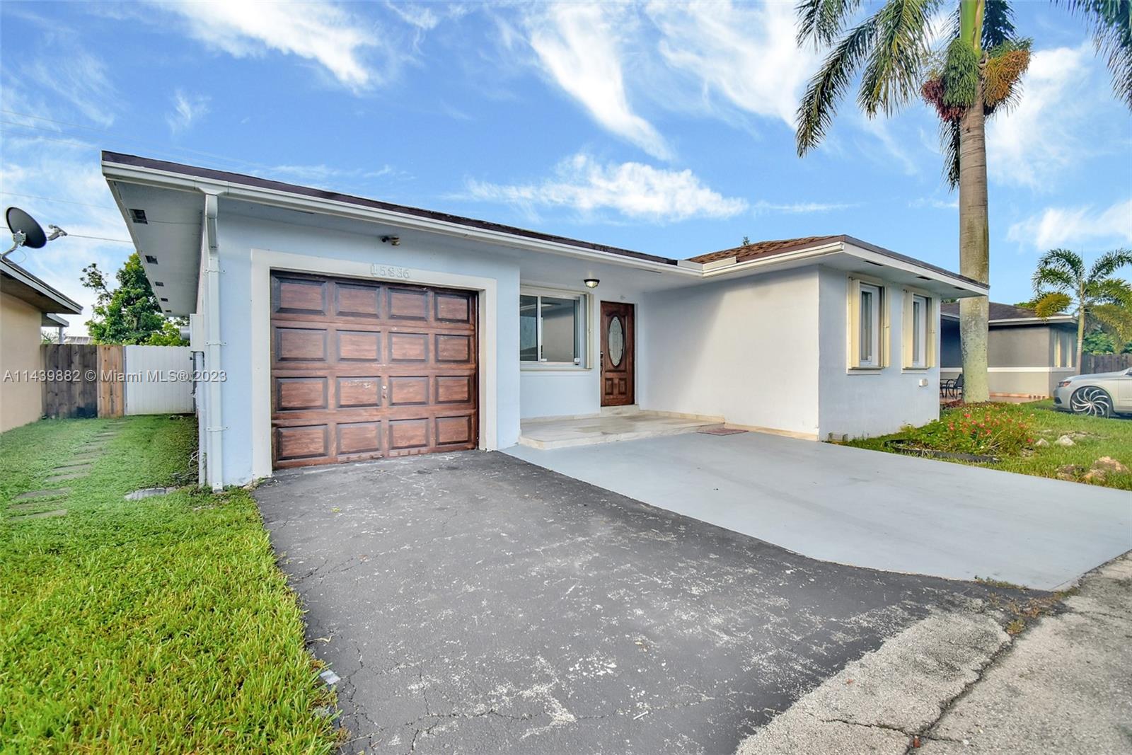 GREENWOOD VILLAS - Residential