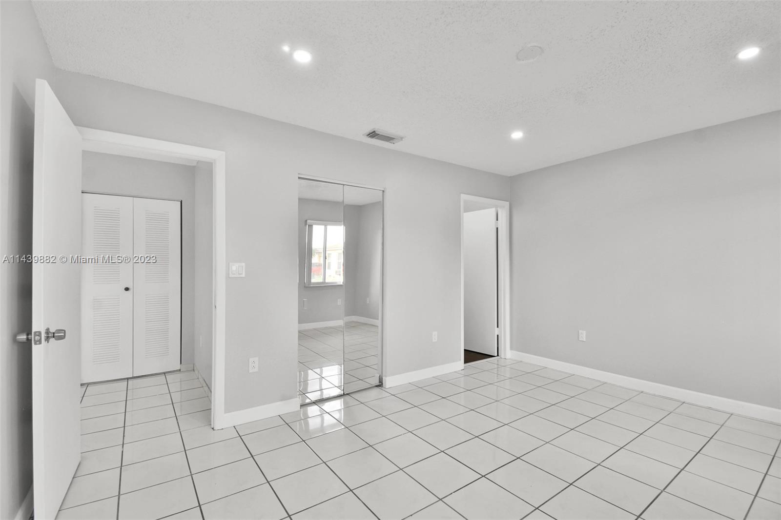 GREENWOOD VILLAS - Residential