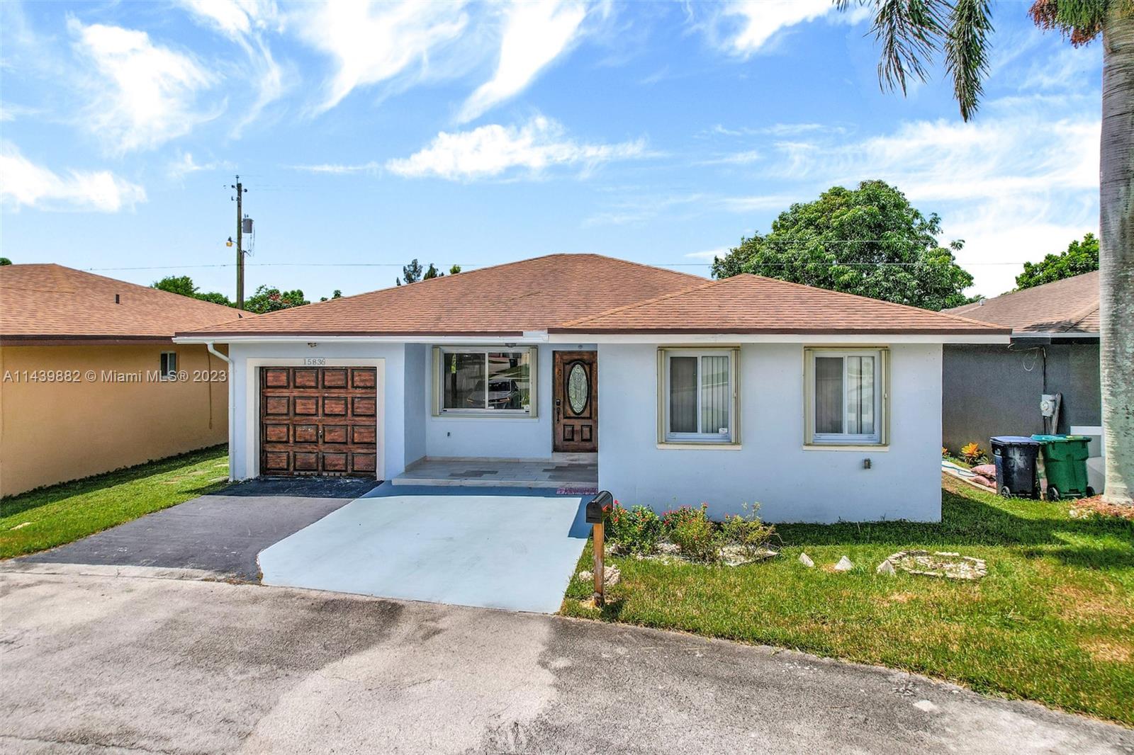 Easy to show!! Great starter home built in 1996. Spacious living, florida room, Granite counter tops, several updates including a new roof with permit. Nice backyard great to add a pool or terrace in the future.