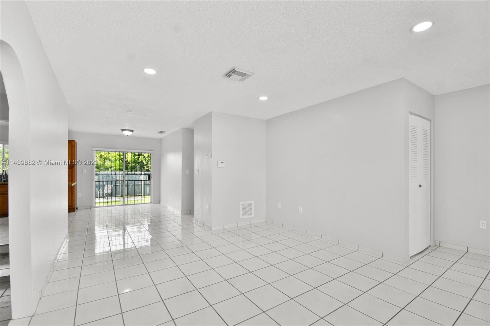 GREENWOOD VILLAS - Residential