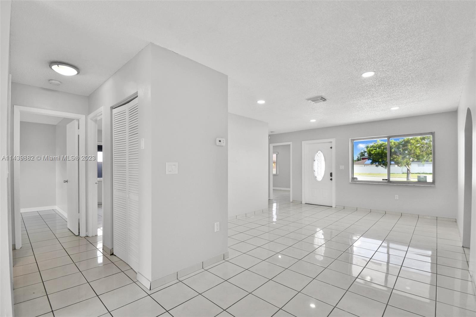 GREENWOOD VILLAS - Residential