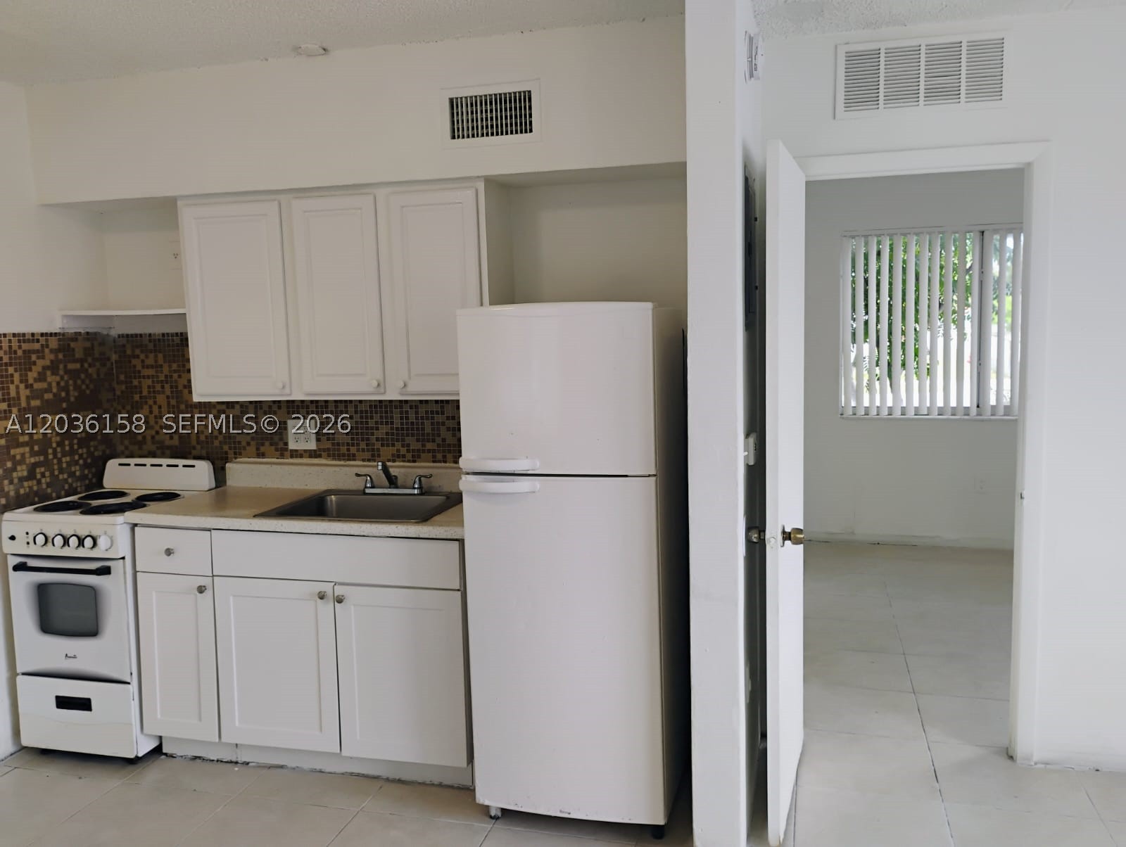 BOULEVARD GARDENS 28-6B - Residential Lease