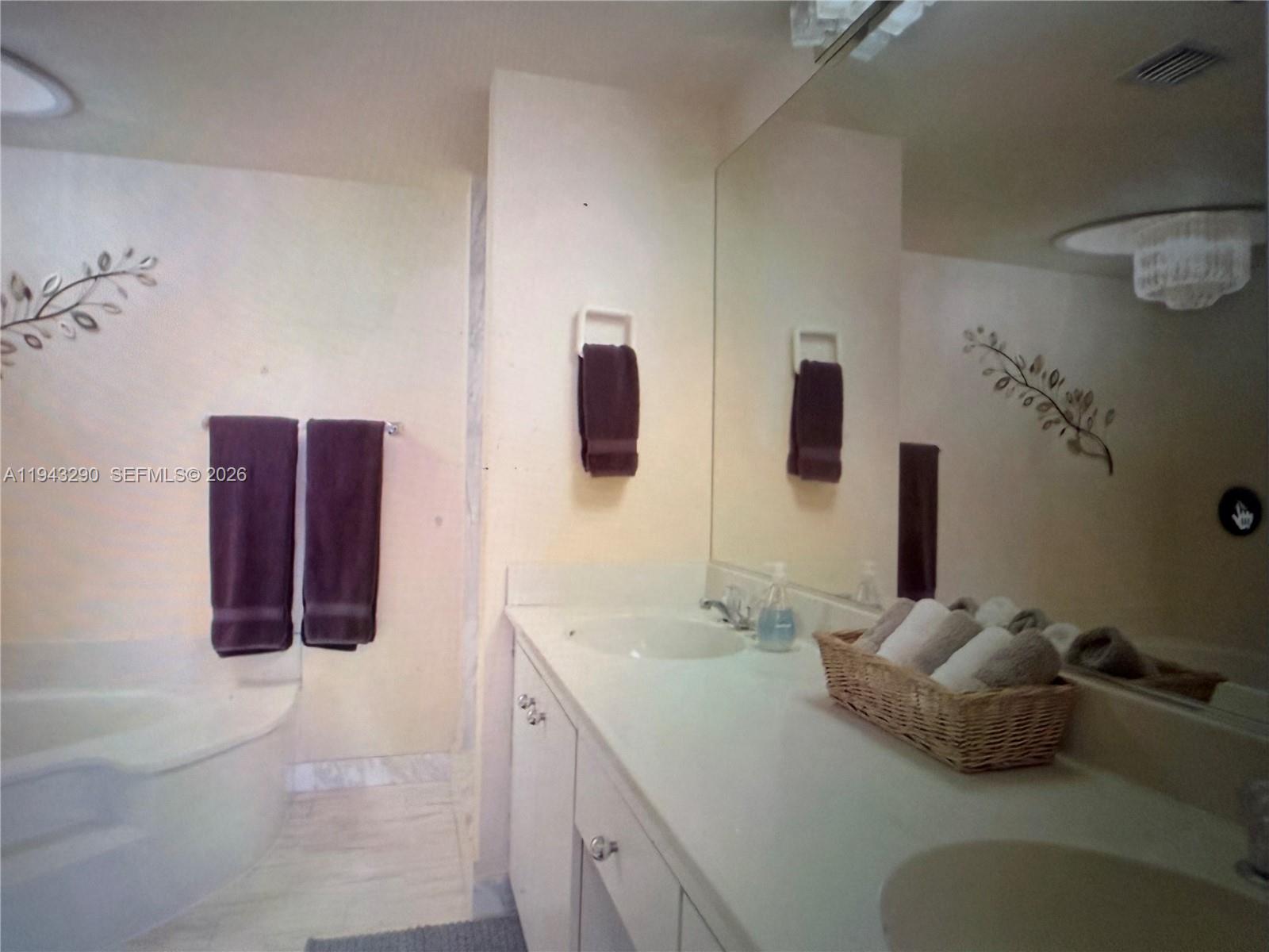 TOWERS OF QUAYSIDE CONDO - Residential