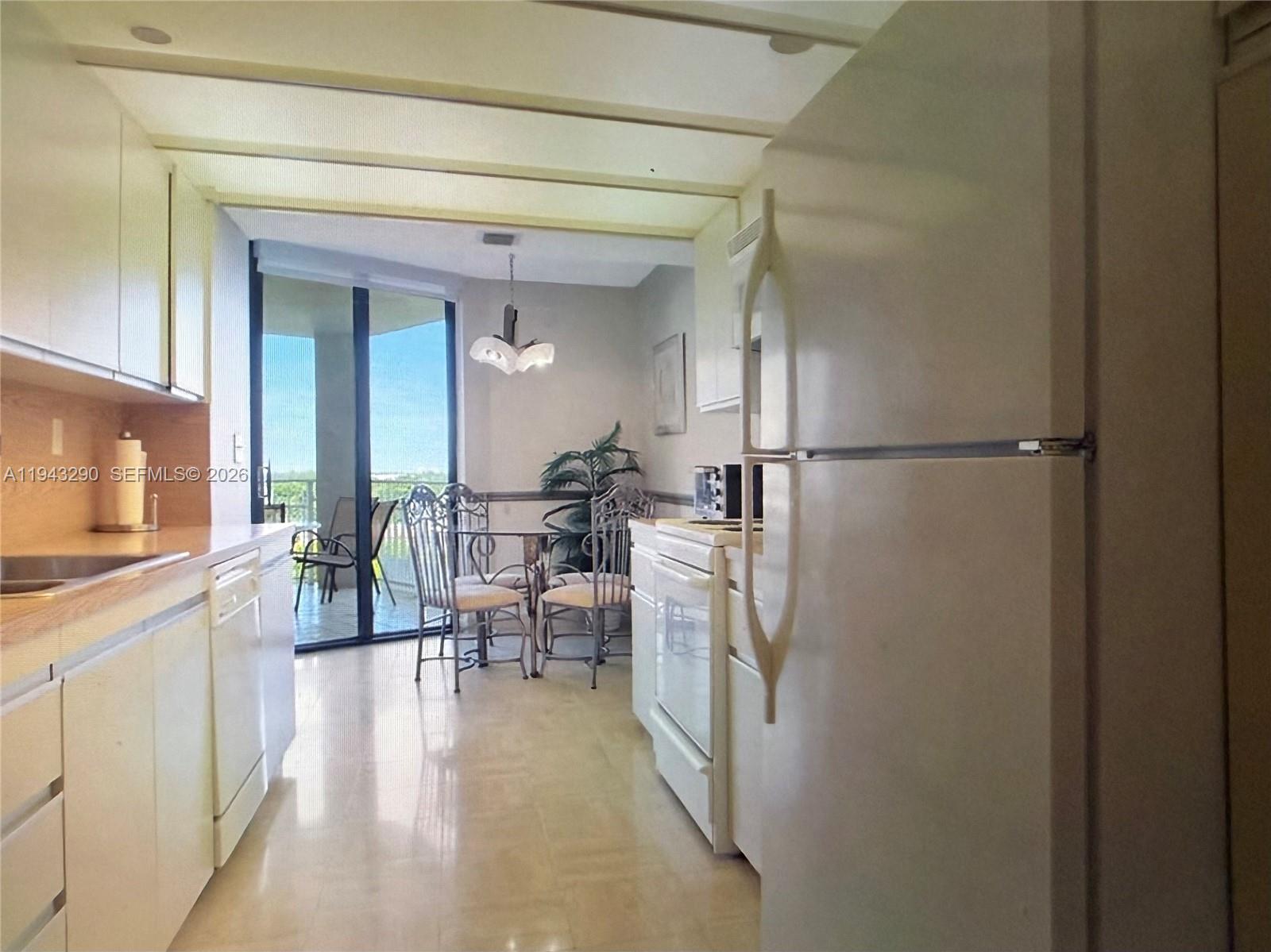 TOWERS OF QUAYSIDE CONDO - Residential