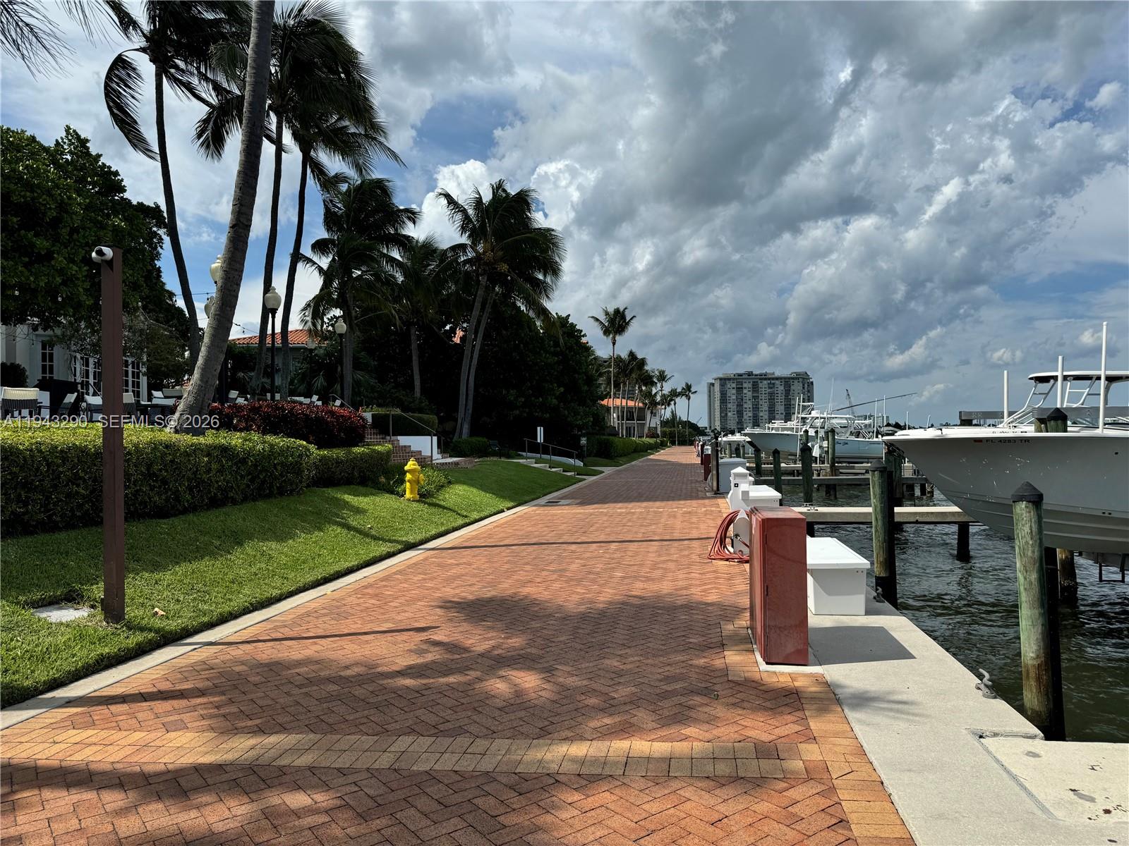 TOWERS OF QUAYSIDE CONDO - Residential