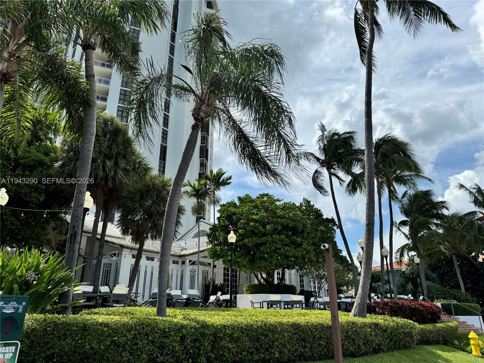 TOWERS OF QUAYSIDE CONDO - Residential