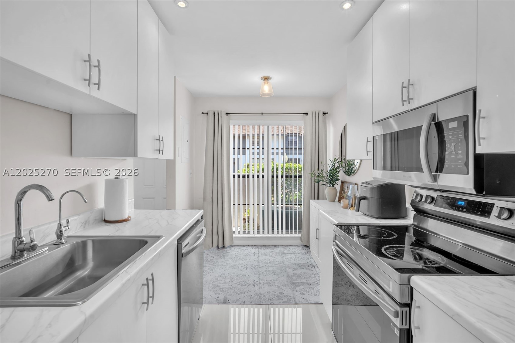 UNIVERSITY MAPLEWOOD TOWN - Residential