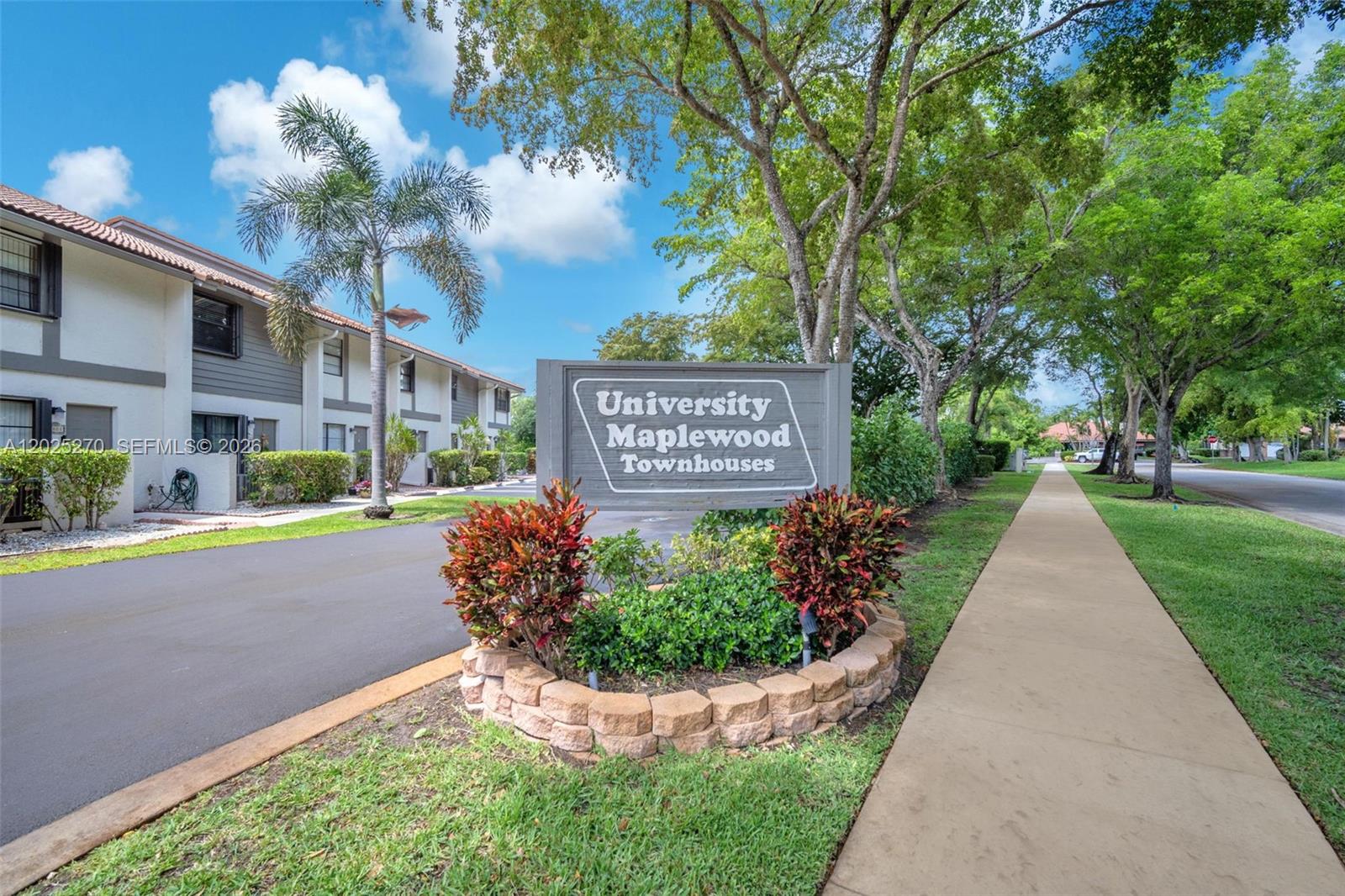 UNIVERSITY MAPLEWOOD TOWN - Residential