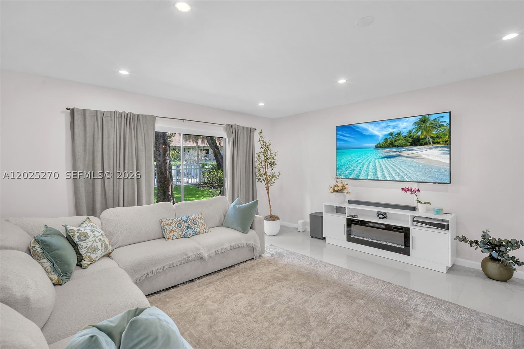 UNIVERSITY MAPLEWOOD TOWN - Residential