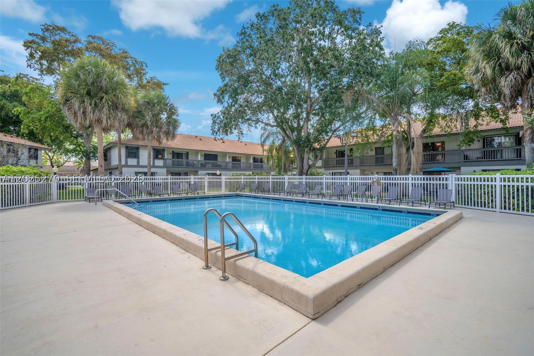 UNIVERSITY MAPLEWOOD TOWN - Residential