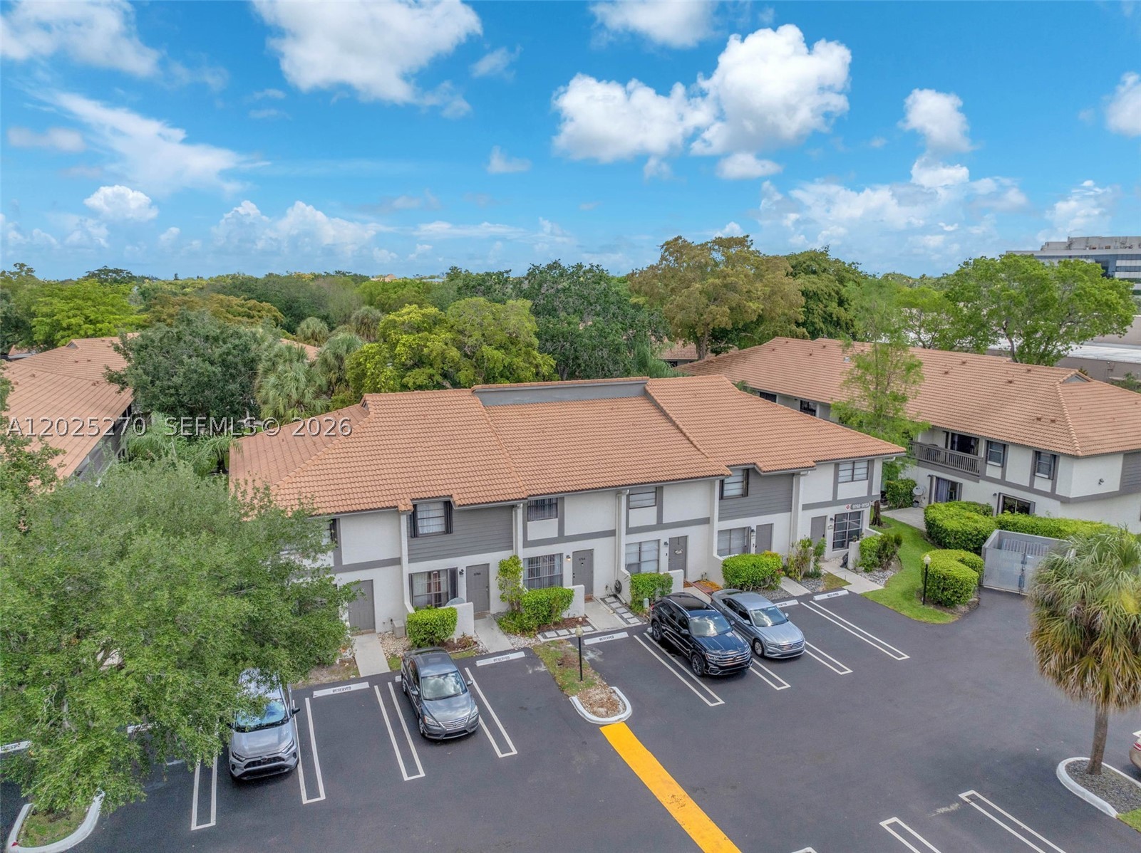 UNIVERSITY MAPLEWOOD TOWN - Residential