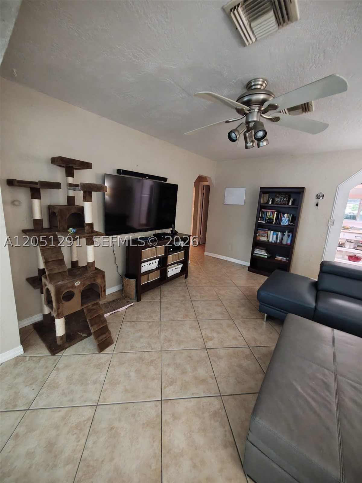 HOLLYWOOD PARK - Residential