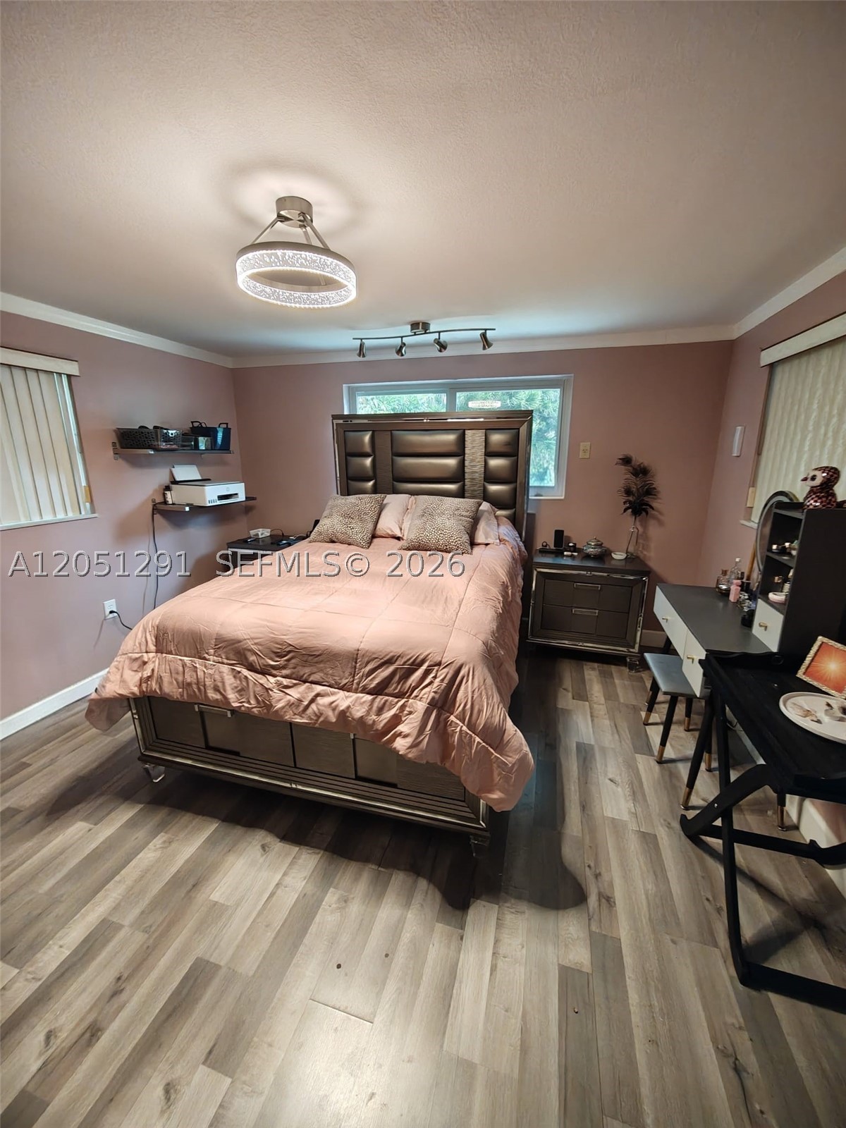 HOLLYWOOD PARK - Residential