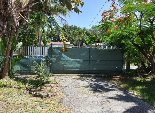 HOLLYWOOD PARK - Residential