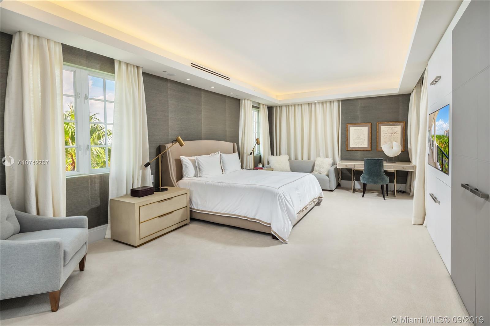 OCEANSIDE FISHER ISL COND - Residential